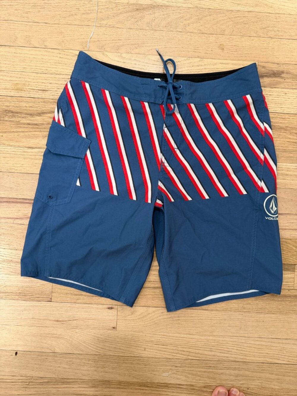 Volcom Board Shorts Mens 32 Navy Blue Red White Stripes Like New